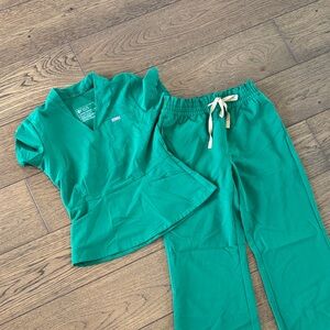 FIGS Women's Teal Green Scrub Top and Pants Set